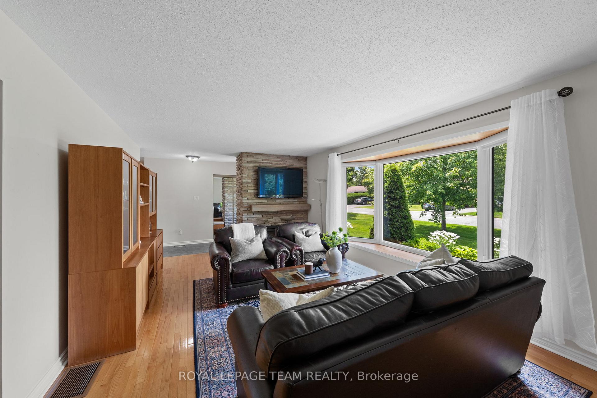 Photo 9 of 22 Barrhaven Crescent, Ottawa, Barrhaven - Pheasant Run — HOMEH