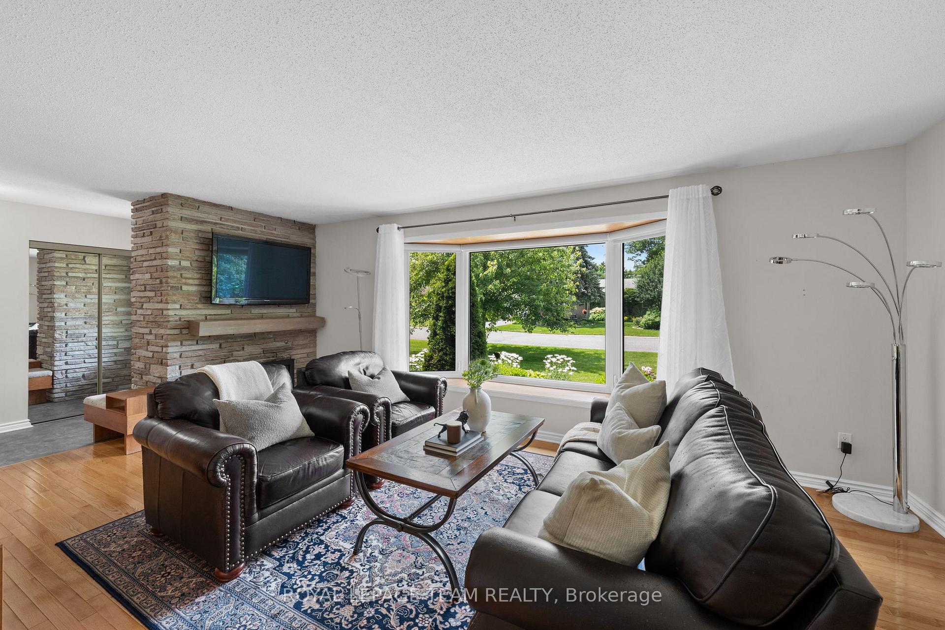 Photo 10 of 22 Barrhaven Crescent, Ottawa, Barrhaven - Pheasant Run — HOMEH