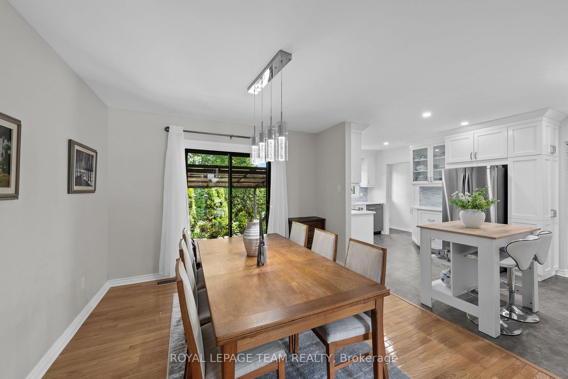 Photo 11 of 22 Barrhaven Crescent, Ottawa, Barrhaven - Pheasant Run — HOMEH