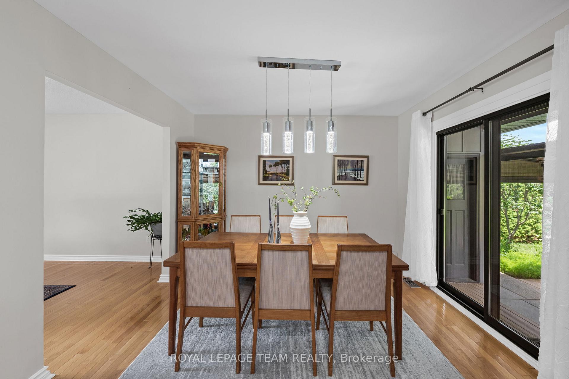 Photo 12 of 22 Barrhaven Crescent, Ottawa, Barrhaven - Pheasant Run — HOMEH