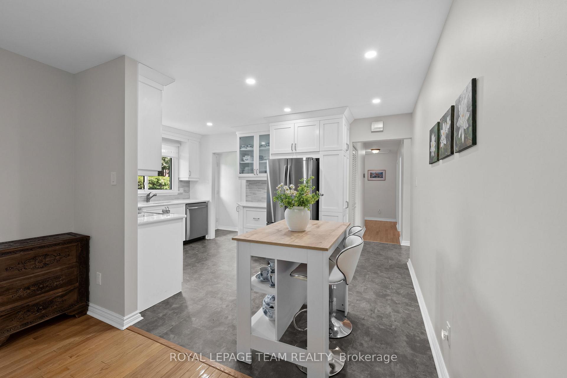 Photo 14 of 22 Barrhaven Crescent, Ottawa, Barrhaven - Pheasant Run — HOMEH