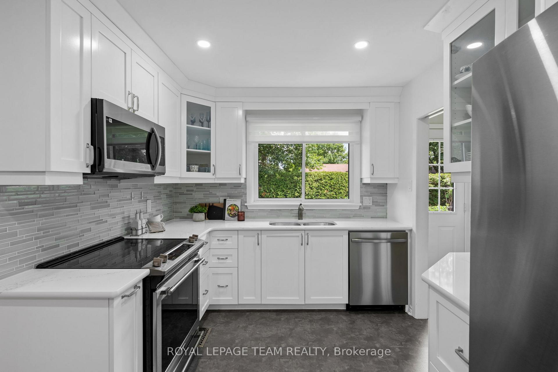 Photo 15 of 22 Barrhaven Crescent, Ottawa, Barrhaven - Pheasant Run — HOMEH