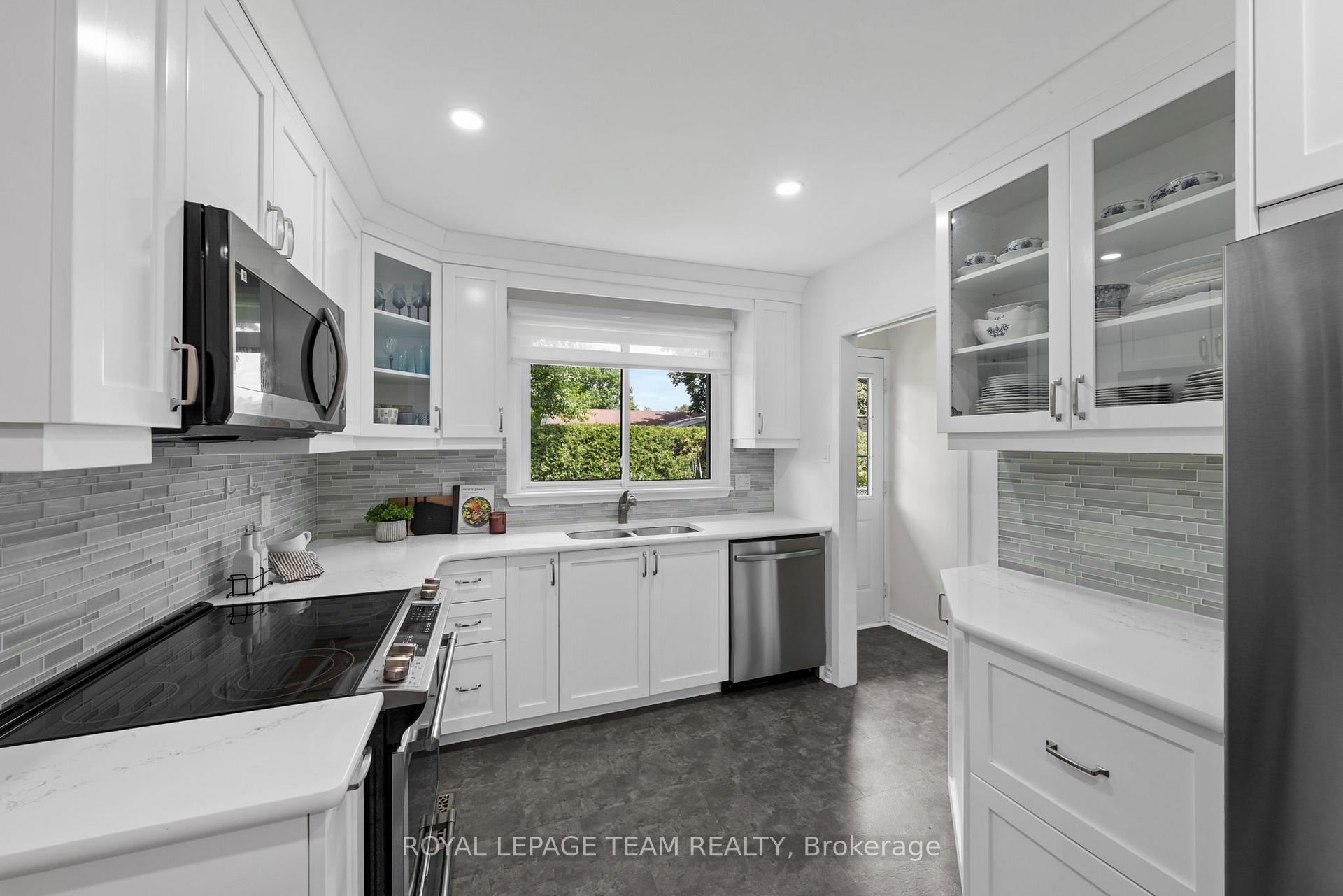 Photo 16 of 22 Barrhaven Crescent, Ottawa, Barrhaven - Pheasant Run — HOMEH