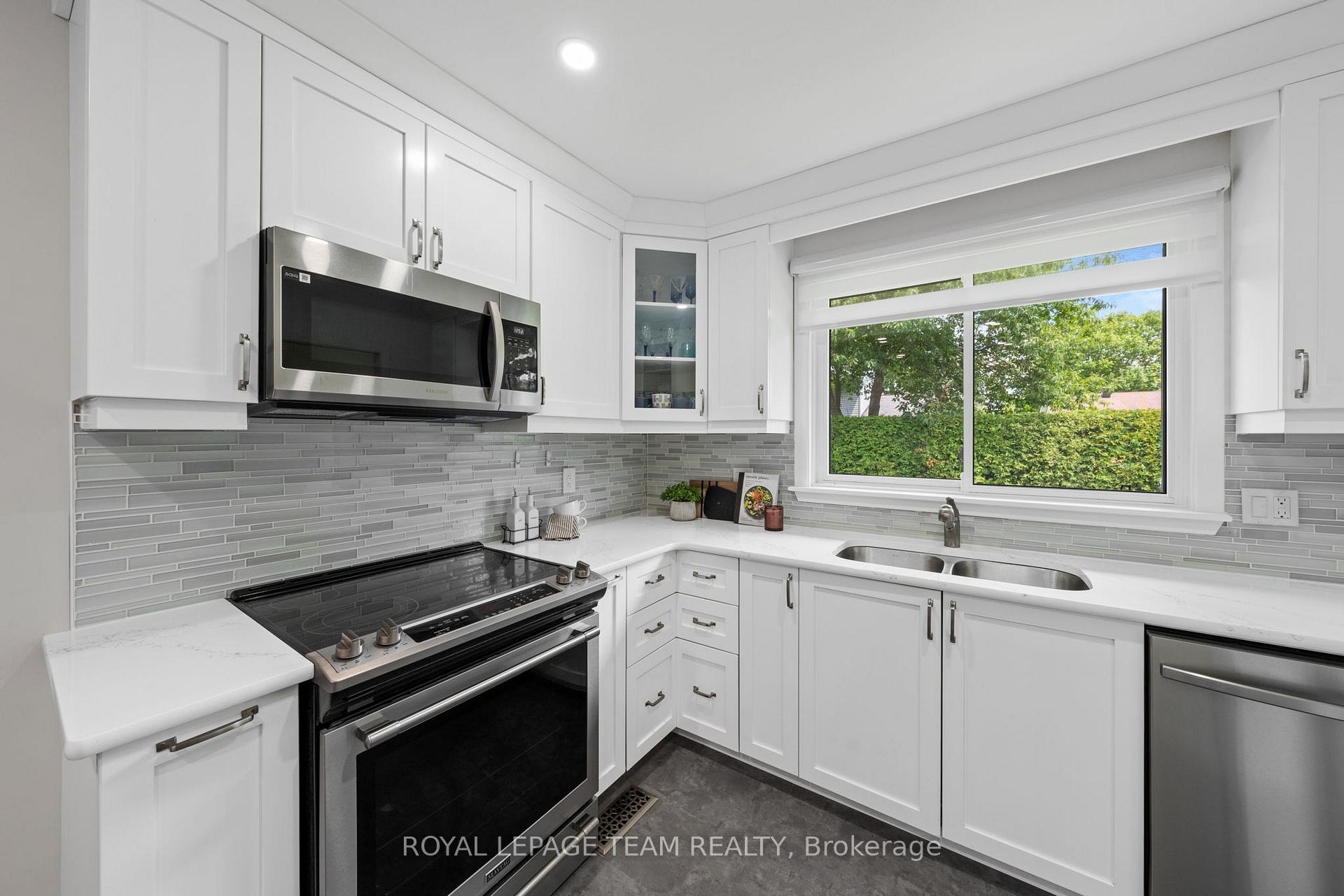 Photo 17 of 22 Barrhaven Crescent, Ottawa, Barrhaven - Pheasant Run — HOMEH