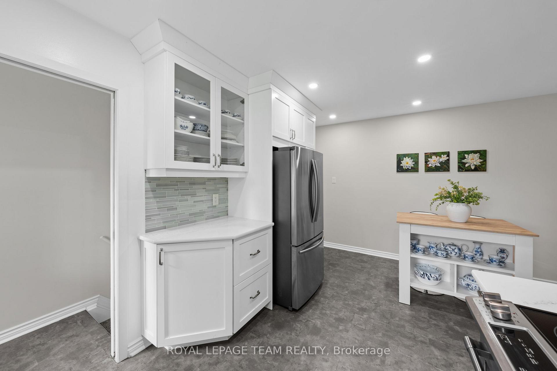 Photo 18 of 22 Barrhaven Crescent, Ottawa, Barrhaven - Pheasant Run — HOMEH