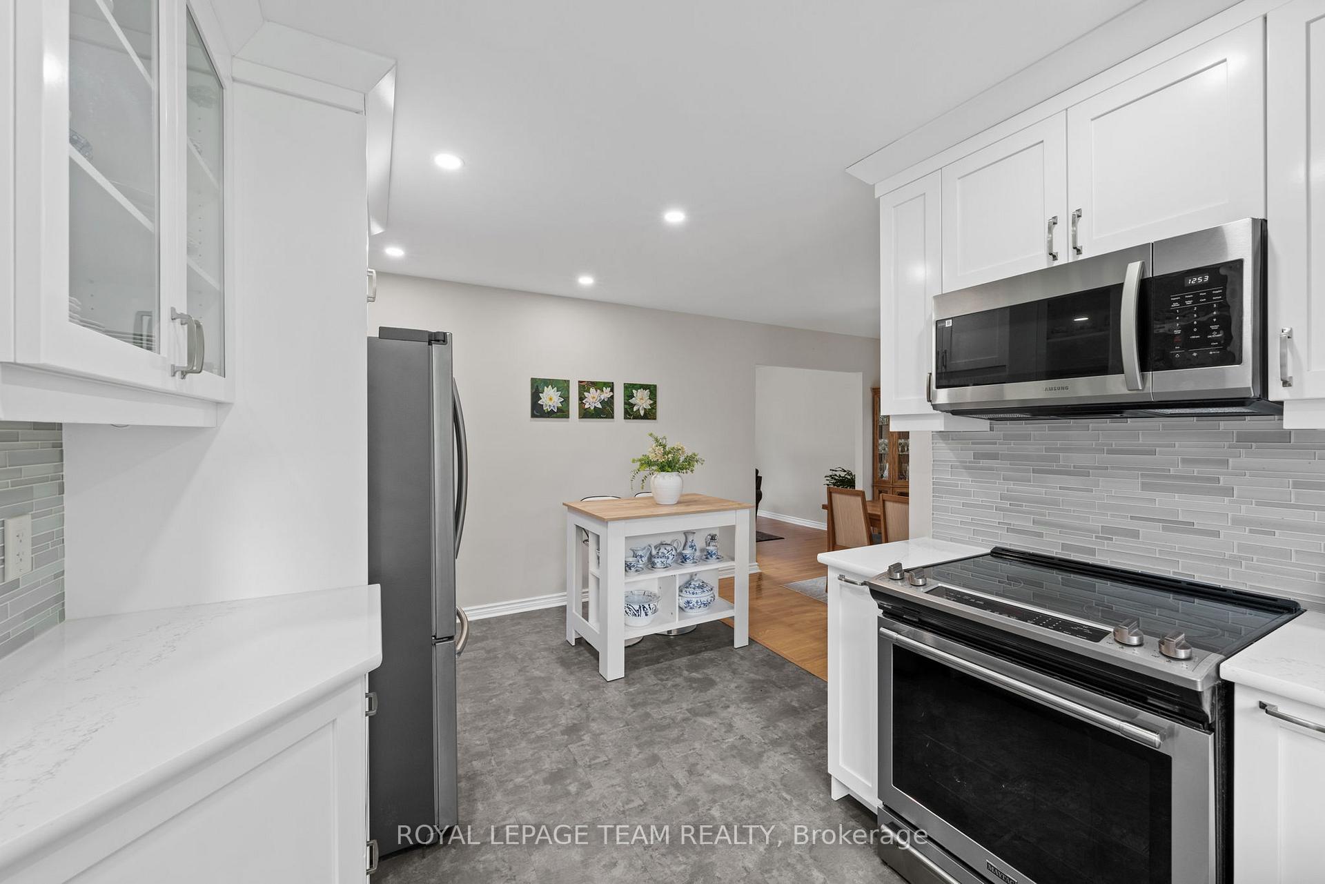 Photo 19 of 22 Barrhaven Crescent, Ottawa, Barrhaven - Pheasant Run — HOMEH