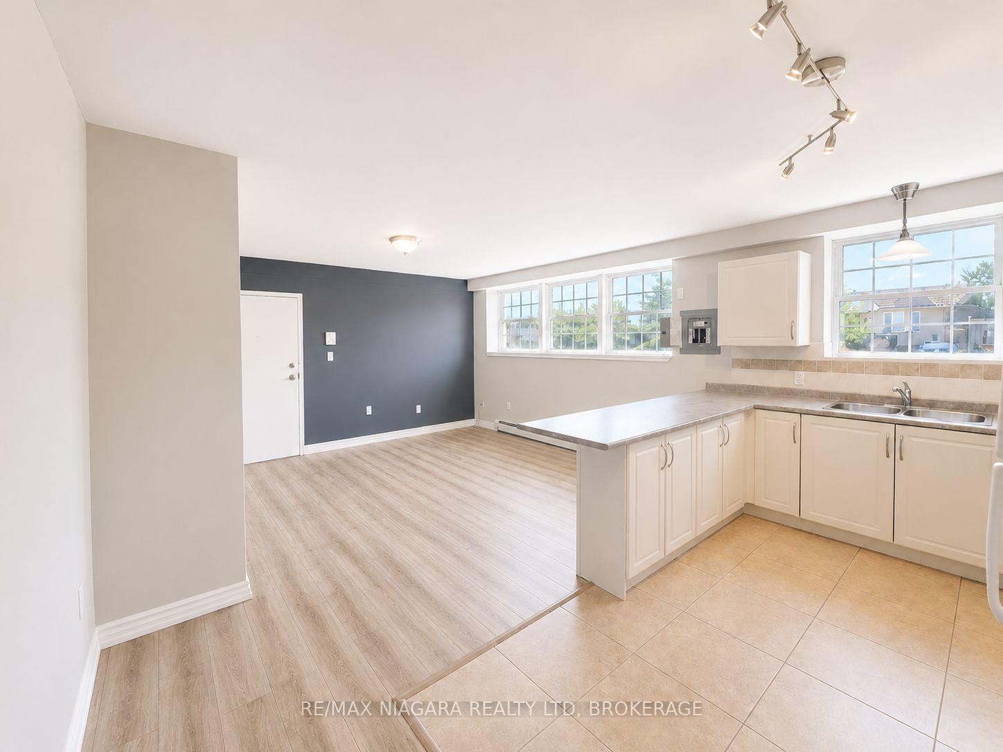 Photo 3 of Unit 3, 143 Westchester Crescent, St. Catharines, E. Chester — HOMEH