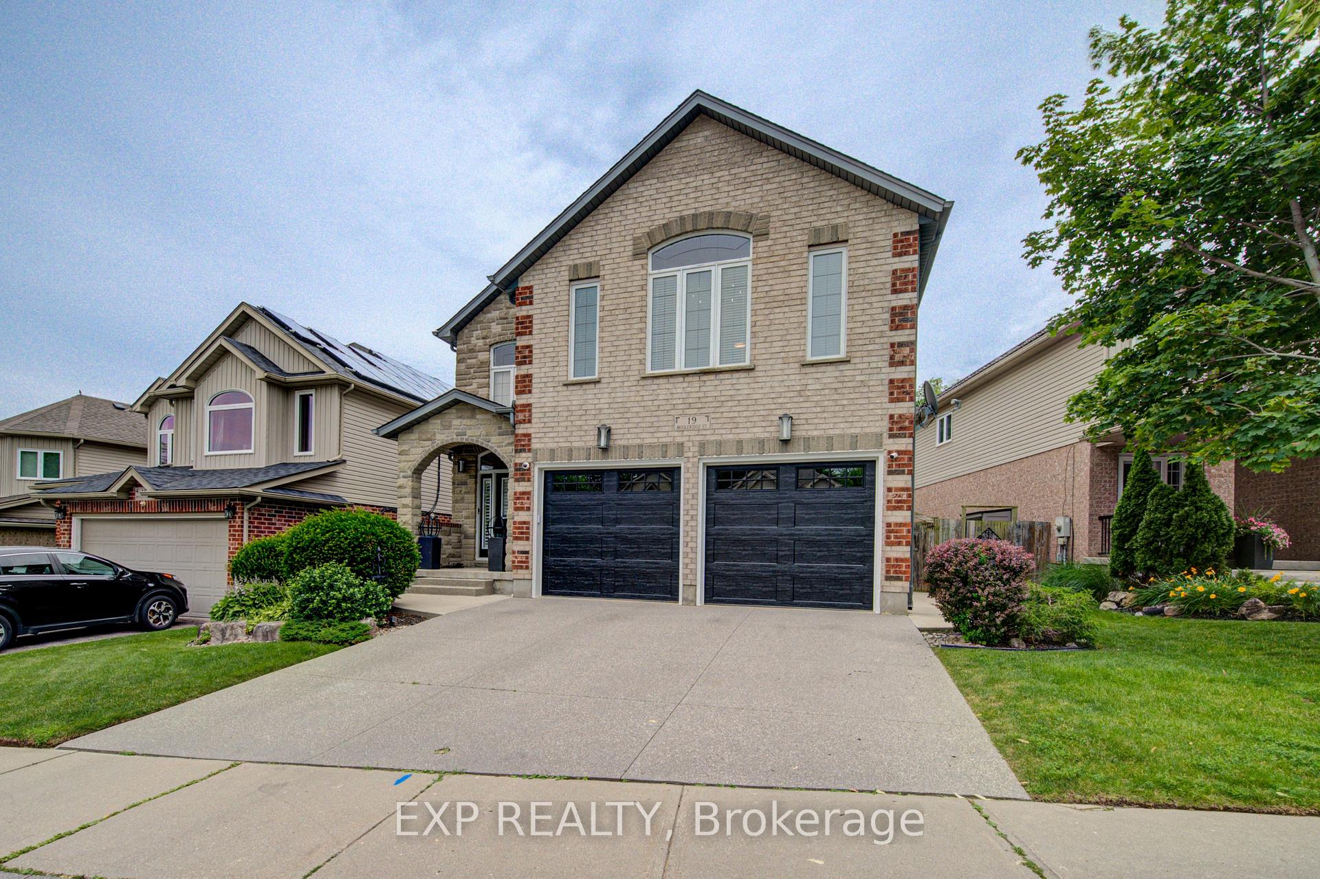 Photo 2 of 19 Bridleridge Street, Kitchener, Doon South — HOMEH