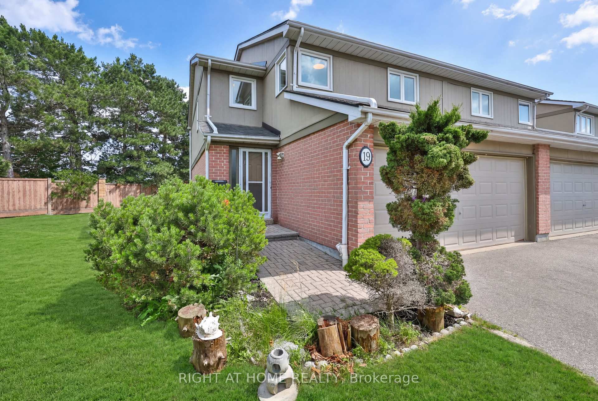 Photo 1 of Unit 19, 3079 Fifth Line W, Mississauga, Erin Mills — HOMEH