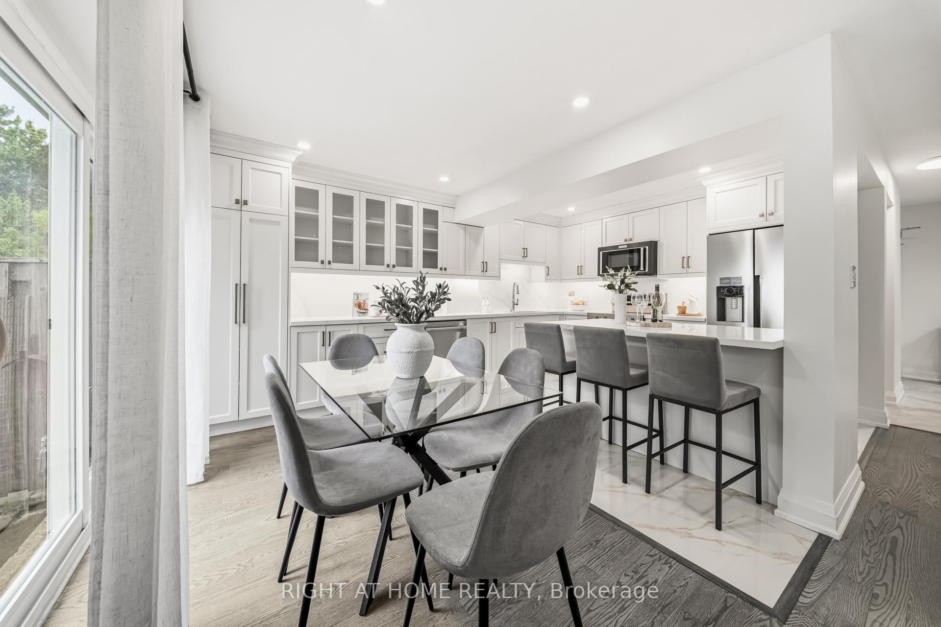 Photo 7 of Unit 19, 3079 Fifth Line W, Mississauga, Erin Mills — HOMEH