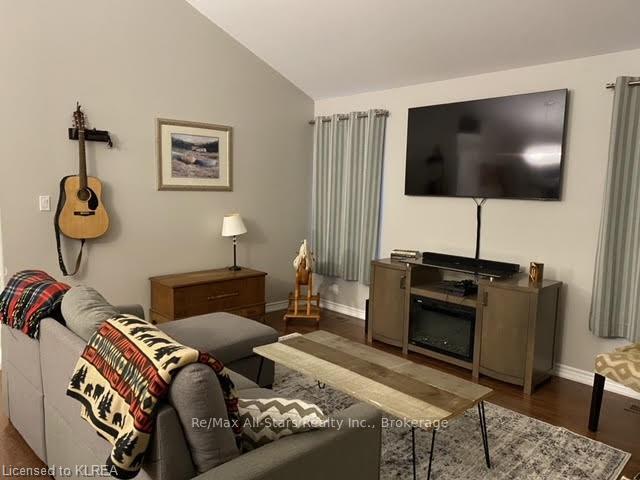 Photo 4 of 24 Beall Street, Kawartha Lakes, Lindsay — HOMEH