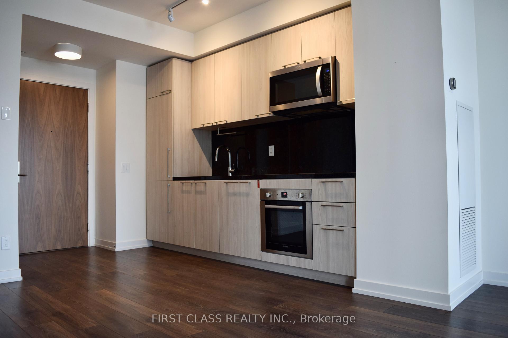 Front of Unit 705, 1 Grandview Avenue