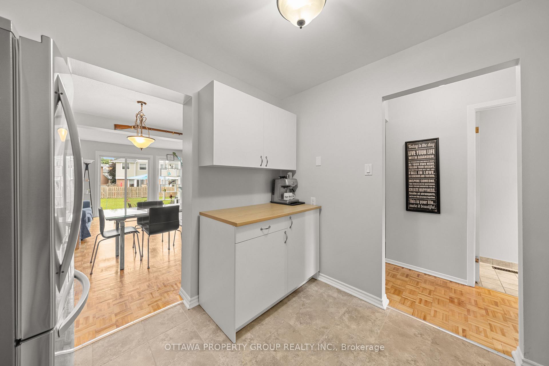 Photo 4 of 13 Bentbrook Crescent, Ottawa, Barrhaven - Heritage Park — HOMEH