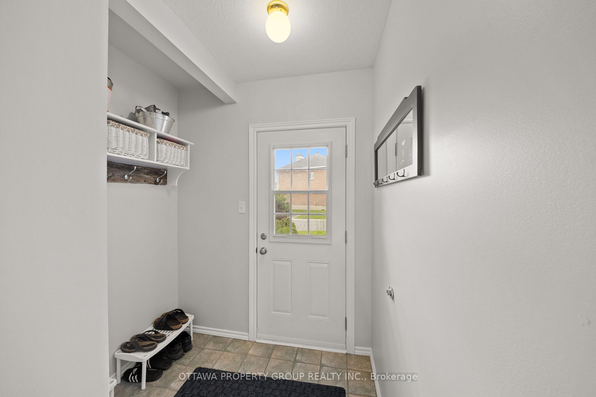 Photo 9 of 13 Bentbrook Crescent, Ottawa, Barrhaven - Heritage Park — HOMEH