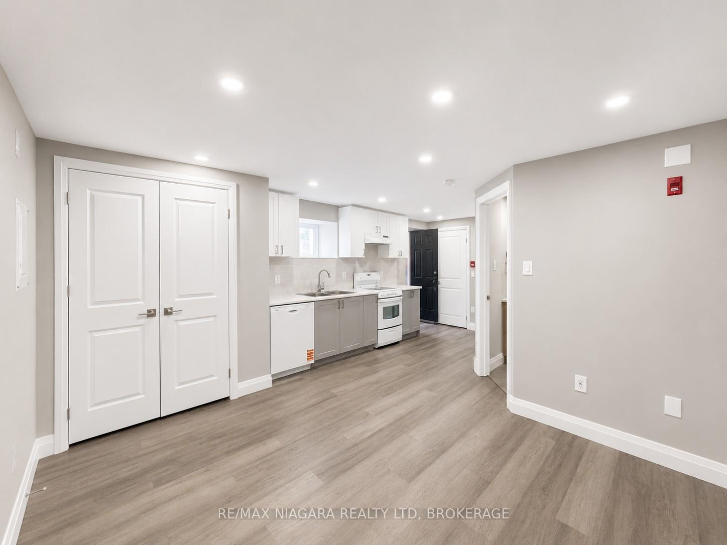 Photo 6 of Unit B1, 143 Westchester Crescent, St. Catharines, E. Chester — HOMEH