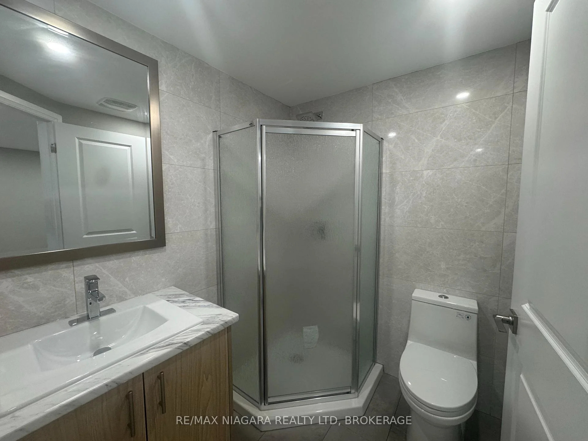 Photo 3 of Unit B1, 143 Westchester Crescent, St. Catharines, E. Chester — HOMEH