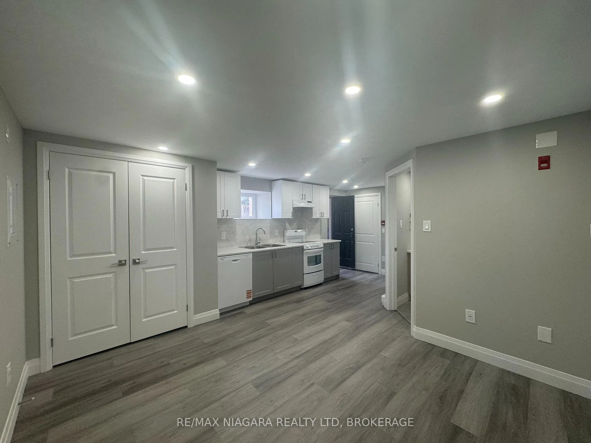 Photo 5 of Unit B1, 143 Westchester Crescent, St. Catharines, E. Chester — HOMEH