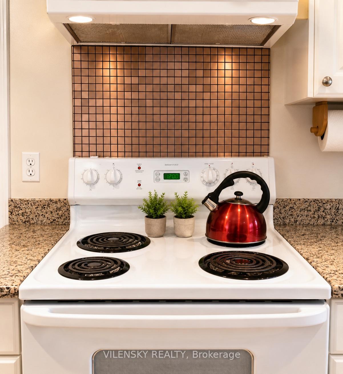Photo 2 of Unit (Bsmt), 119 Serene Way, Vaughan, Patterson — HOMEH