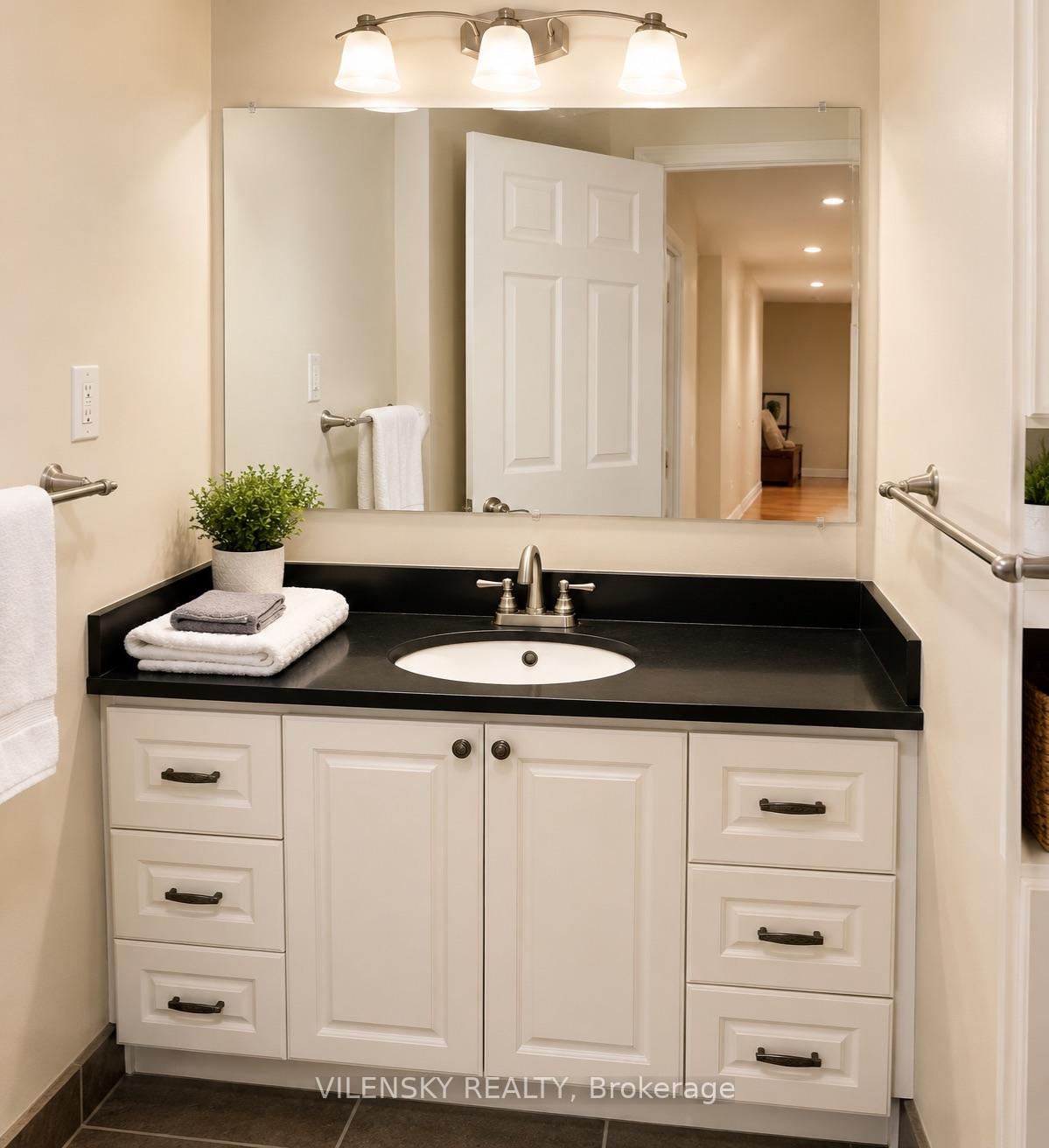 Photo 4 of Unit (Bsmt), 119 Serene Way, Vaughan, Patterson — HOMEH