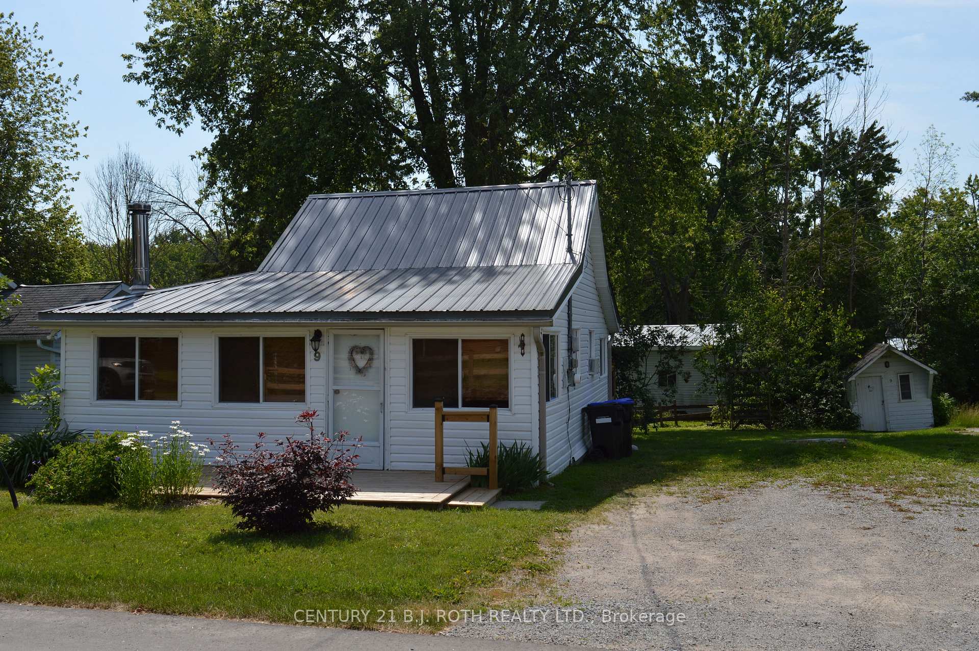 Photo 3 of 9 Ridge Avenue, Ramara, Rural Ramara — HOMEH