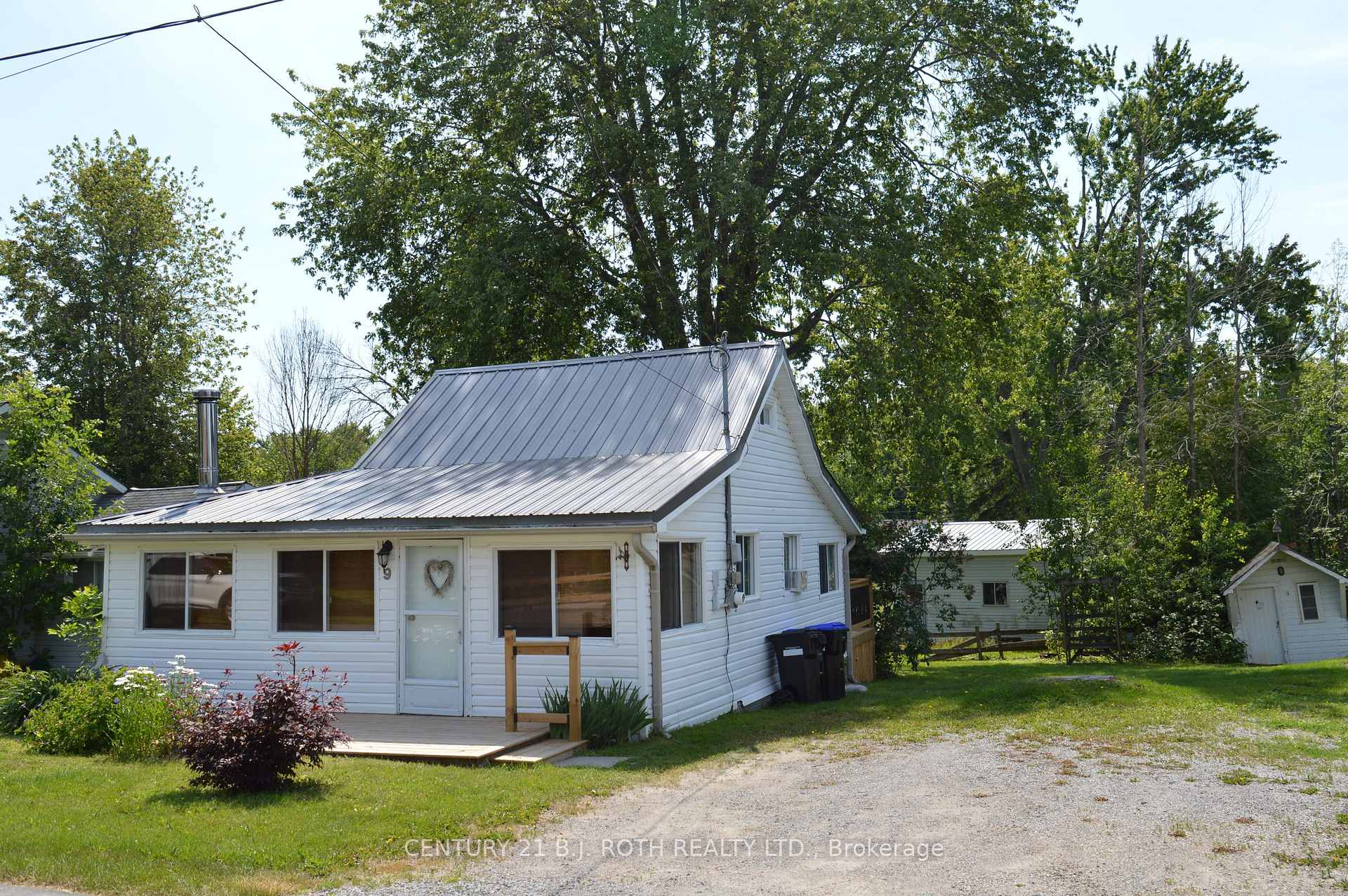Photo 4 of 9 Ridge Avenue, Ramara, Rural Ramara — HOMEH