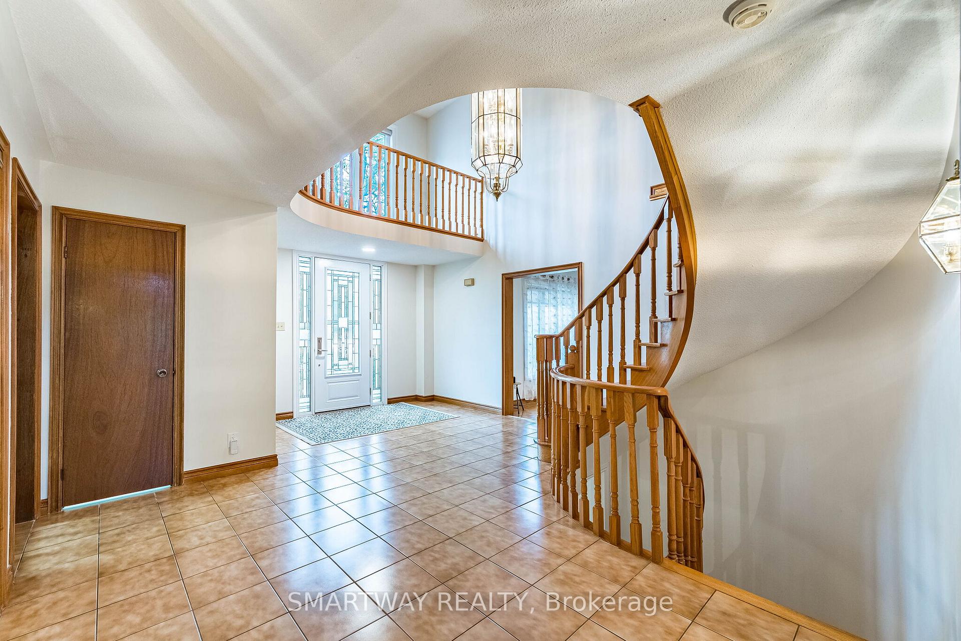 Photo 5 of 4522 Badminton Drive, Mississauga, Central Erin Mills — HOMEH