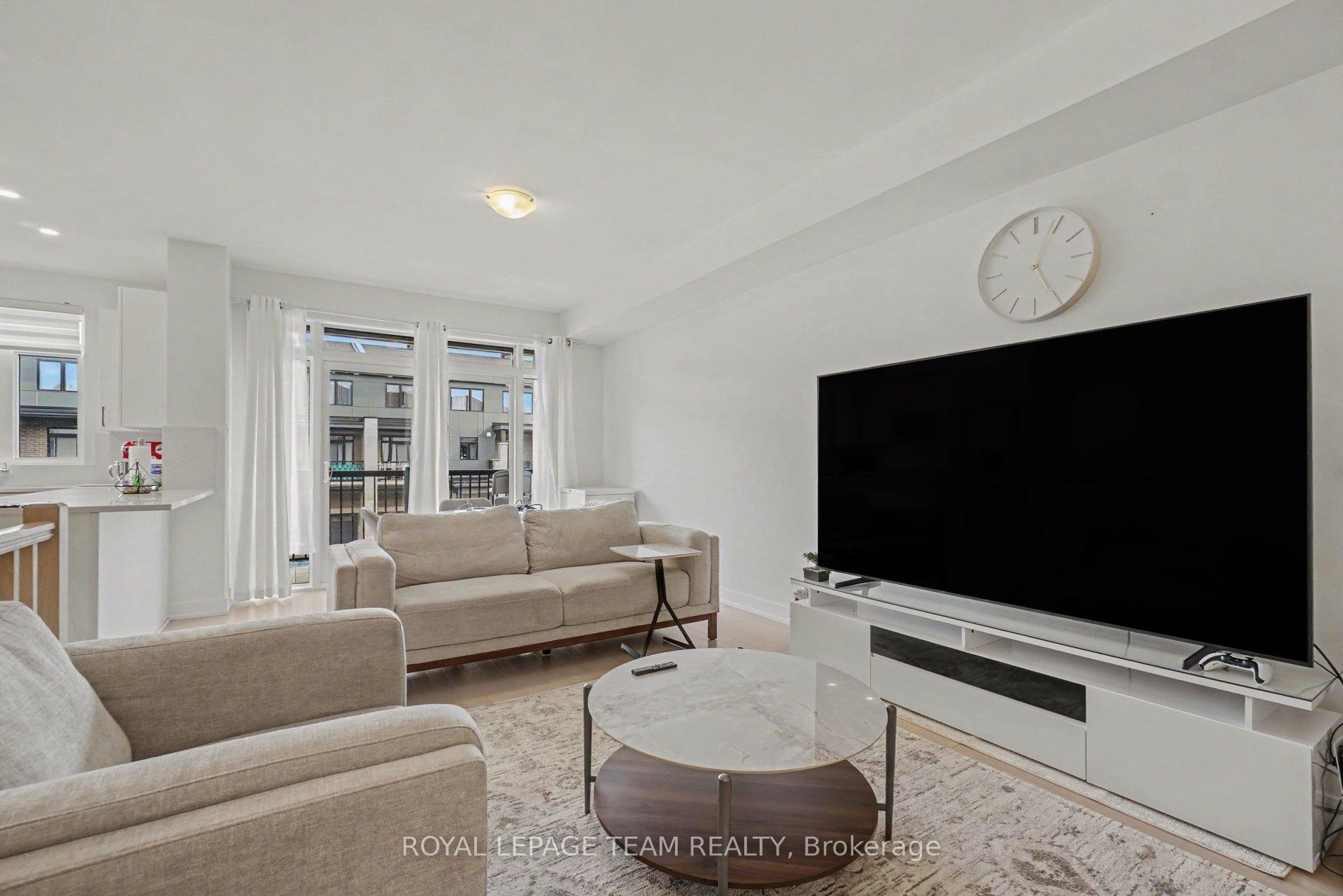 Photo 4 of 65 Arinto Place, Ottawa, Kanata - Emerald Meadows/Trailwest — HOMEH