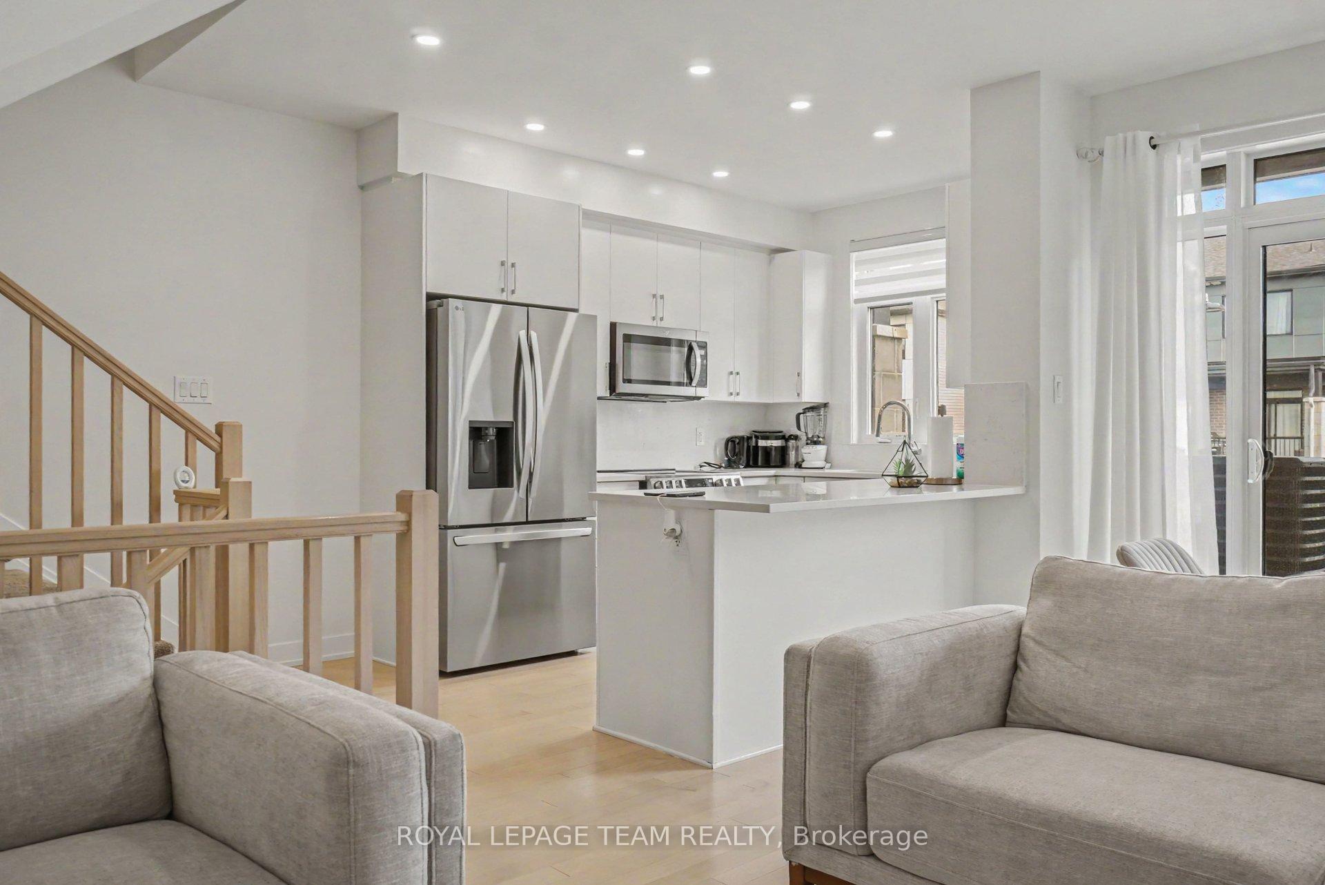 Photo 8 of 65 Arinto Place, Ottawa, Kanata - Emerald Meadows/Trailwest — HOMEH