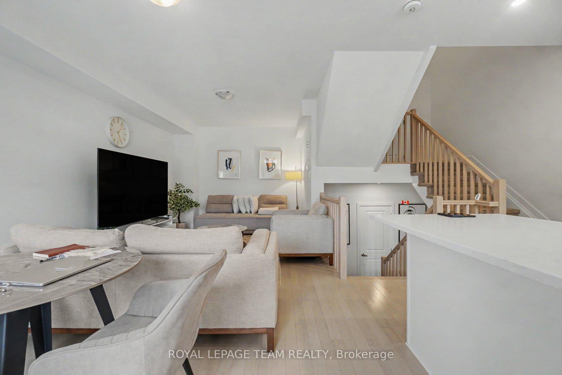 Photo 11 of 65 Arinto Place, Ottawa, Kanata - Emerald Meadows/Trailwest — HOMEH