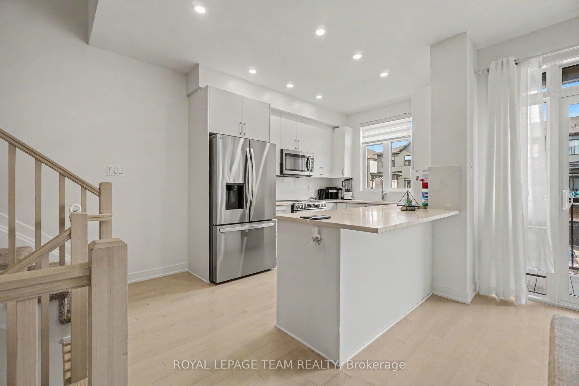 Photo 13 of 65 Arinto Place, Ottawa, Kanata - Emerald Meadows/Trailwest — HOMEH