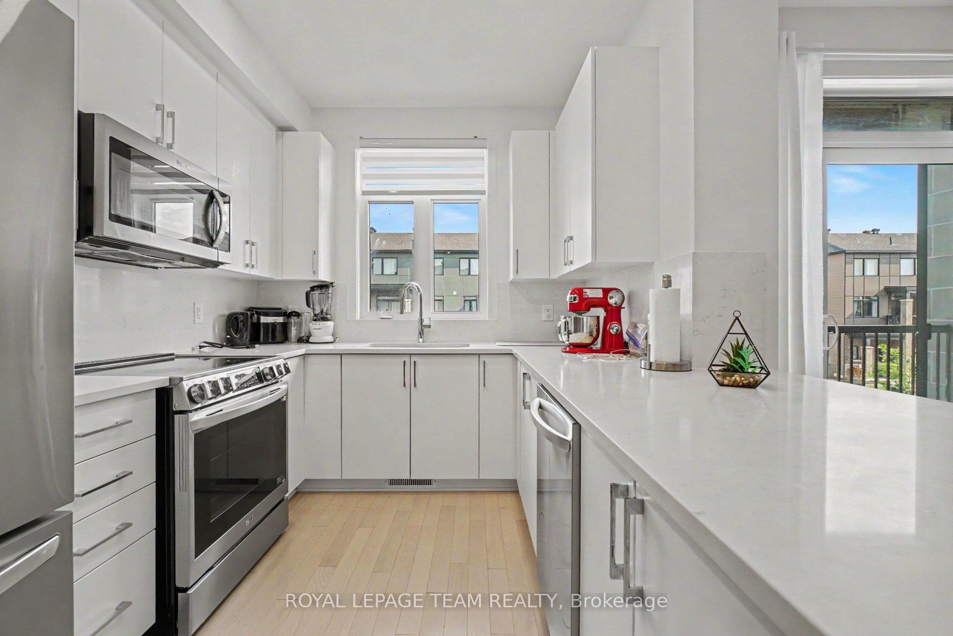 Photo 15 of 65 Arinto Place, Ottawa, Kanata - Emerald Meadows/Trailwest — HOMEH