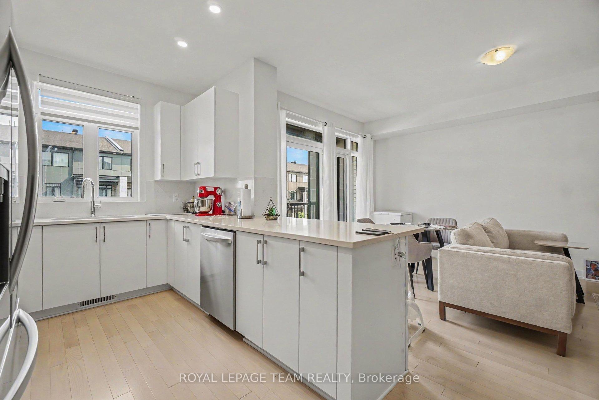 Photo 16 of 65 Arinto Place, Ottawa, Kanata - Emerald Meadows/Trailwest — HOMEH