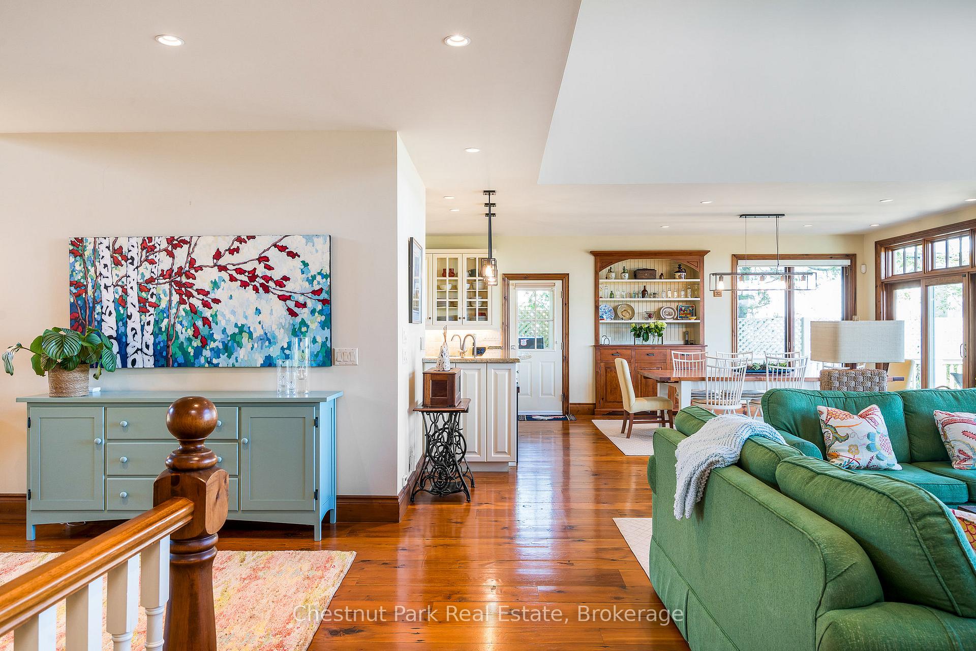 Photo 6 of 176 Bartlett Boulevard, Collingwood — HOMEH