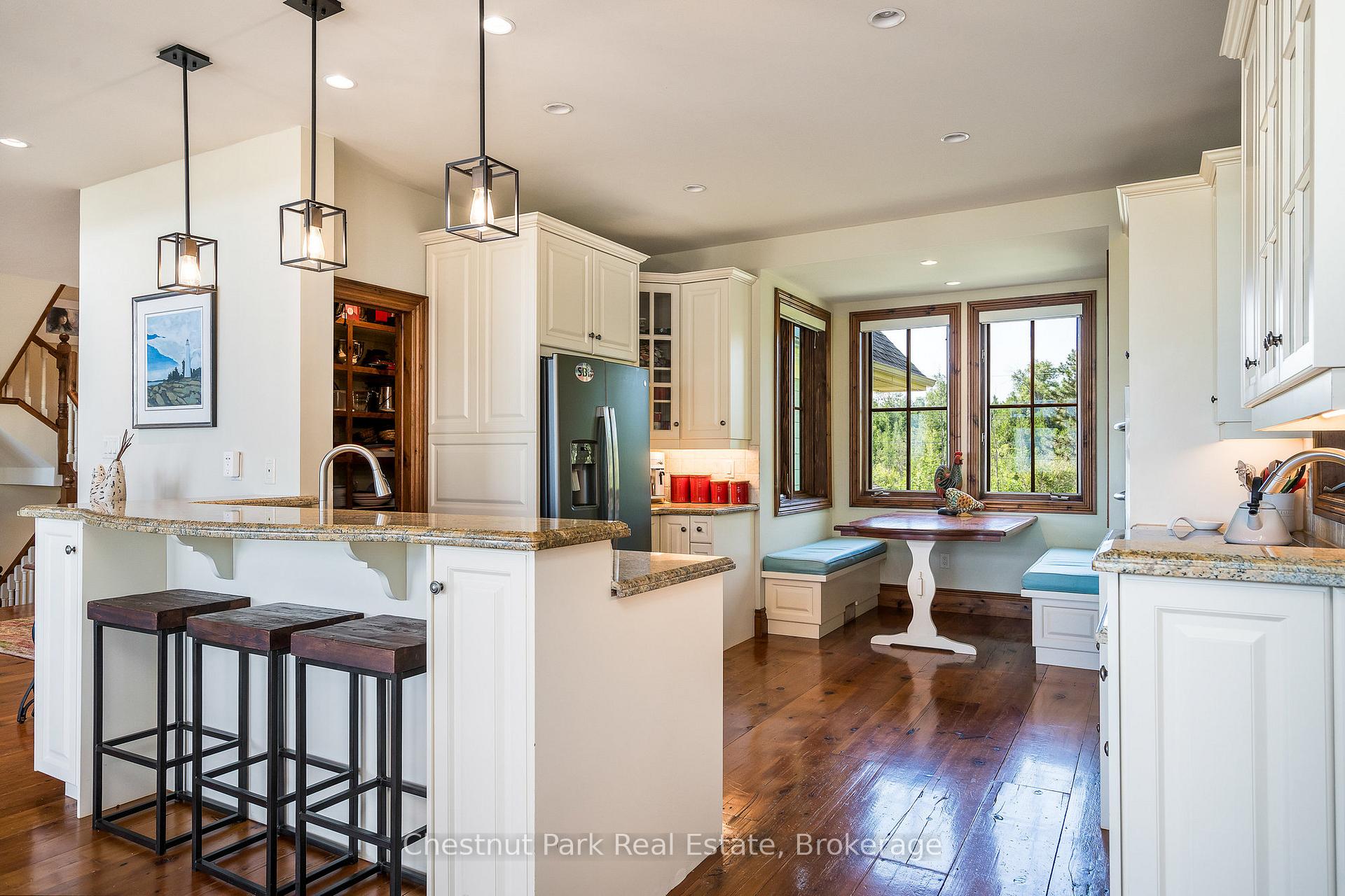 Photo 12 of 176 Bartlett Boulevard, Collingwood — HOMEH