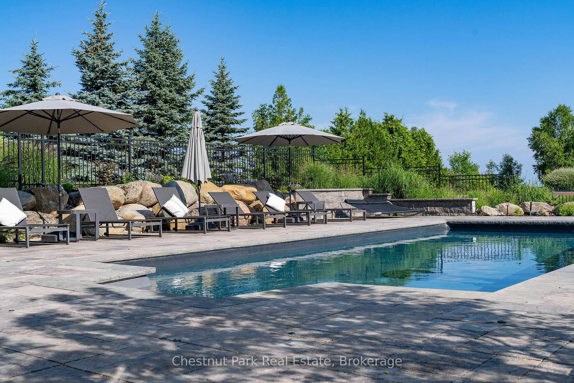 Photo 18 of 176 Bartlett Boulevard, Collingwood — HOMEH