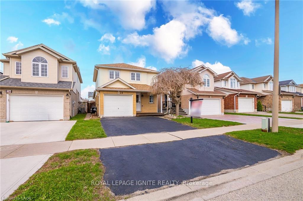 Photo 4 of 30 Bridlewreath Street, Kitchener, Larentian West — HOMEH