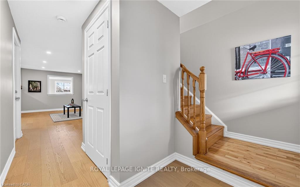 Photo 7 of 30 Bridlewreath Street, Kitchener, Larentian West — HOMEH