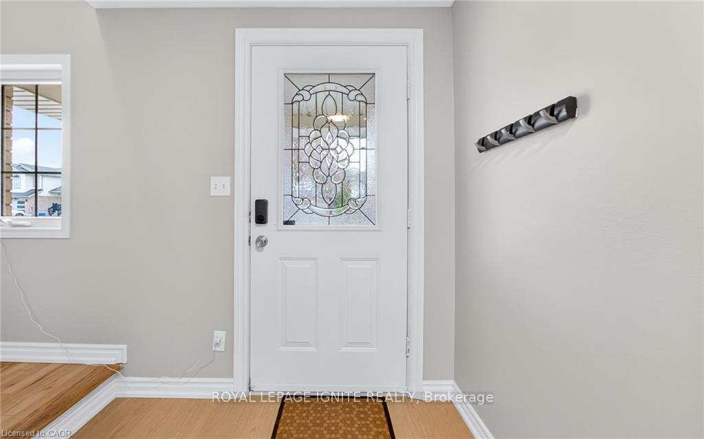 Photo 9 of 30 Bridlewreath Street, Kitchener, Larentian West — HOMEH