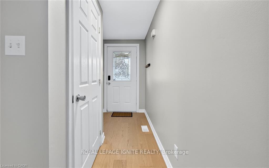 Photo 10 of 30 Bridlewreath Street, Kitchener, Larentian West — HOMEH