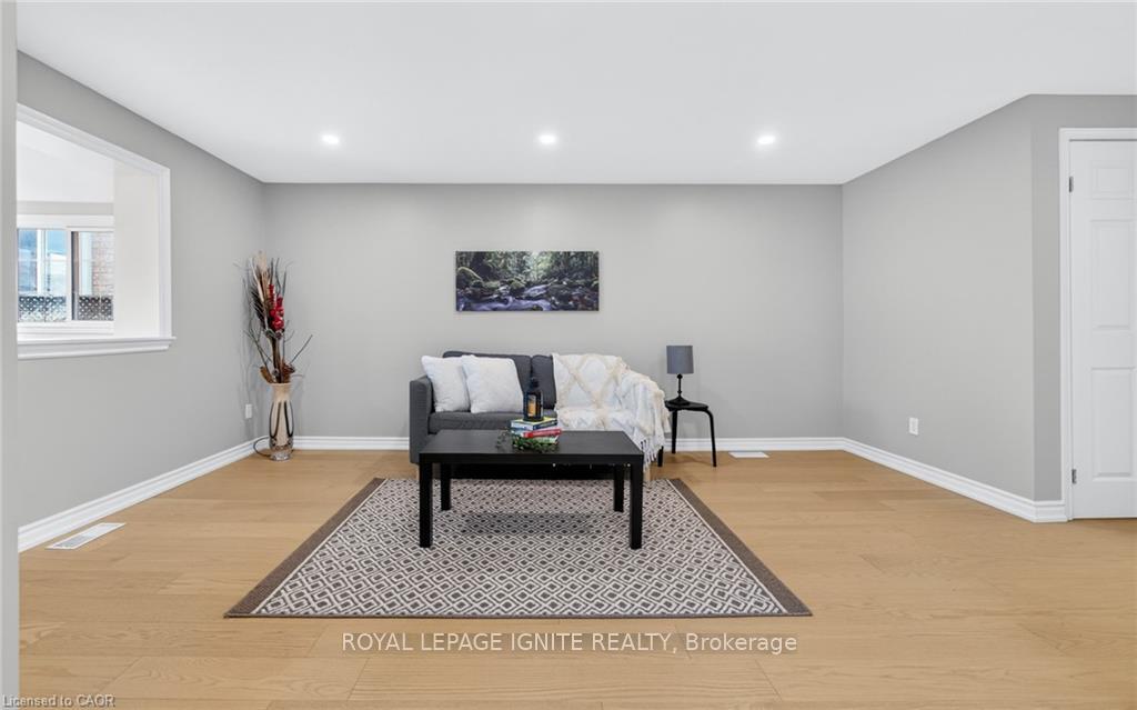 Photo 14 of 30 Bridlewreath Street, Kitchener, Larentian West — HOMEH