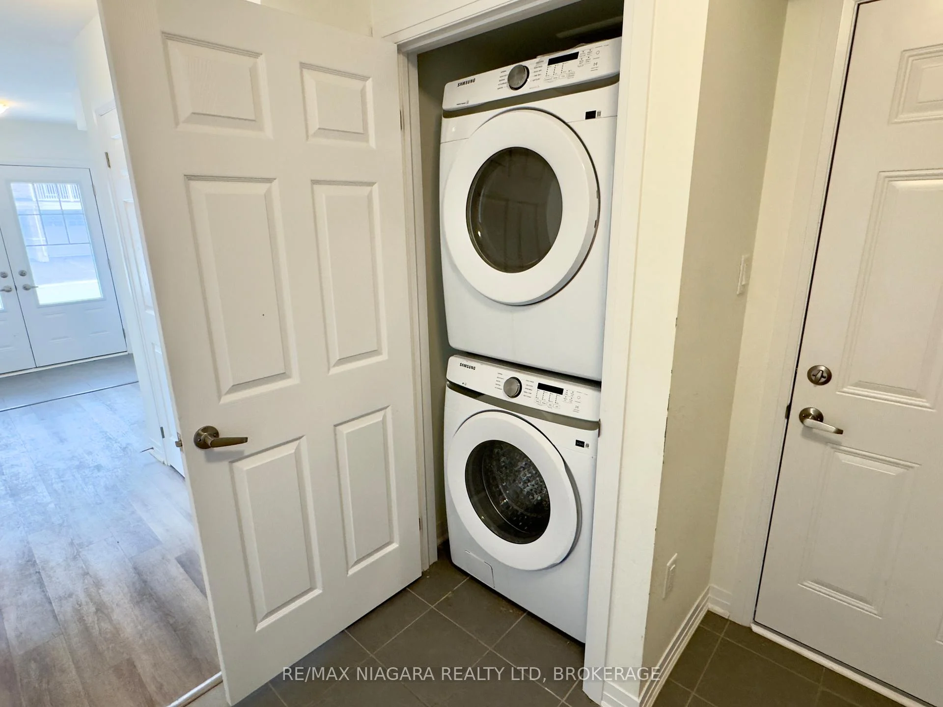 Photo 5 of 38 Pogie Drive, Welland, Dain City — HOMEH