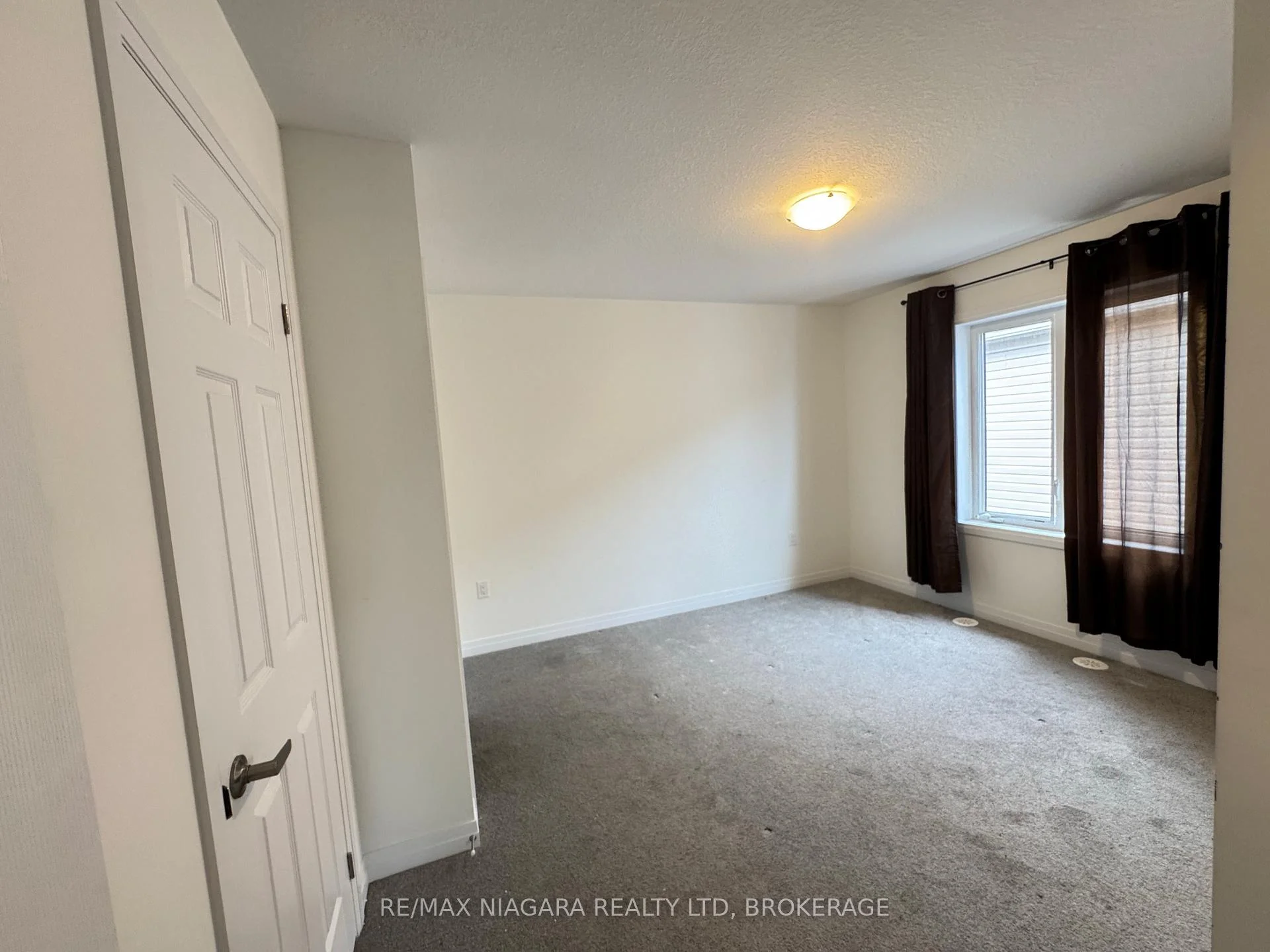 Photo 24 of 38 Pogie Drive, Welland, Dain City — HOMEH