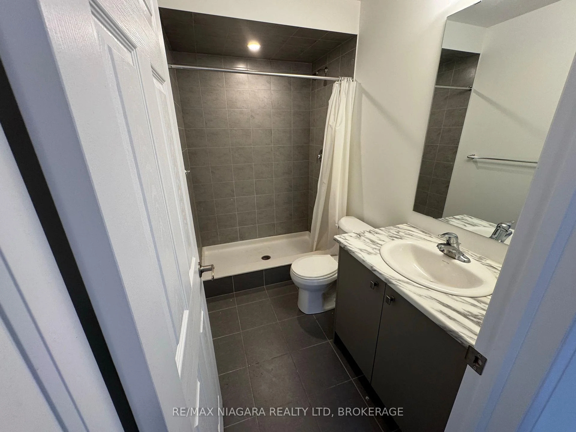 Photo 25 of 38 Pogie Drive, Welland, Dain City — HOMEH