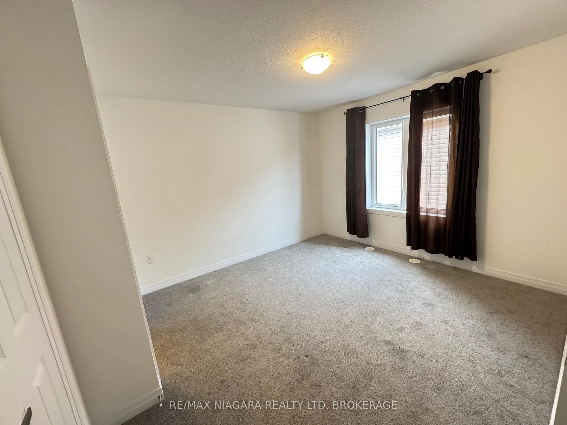 Photo 28 of 38 Pogie Drive, Welland, Dain City — HOMEH