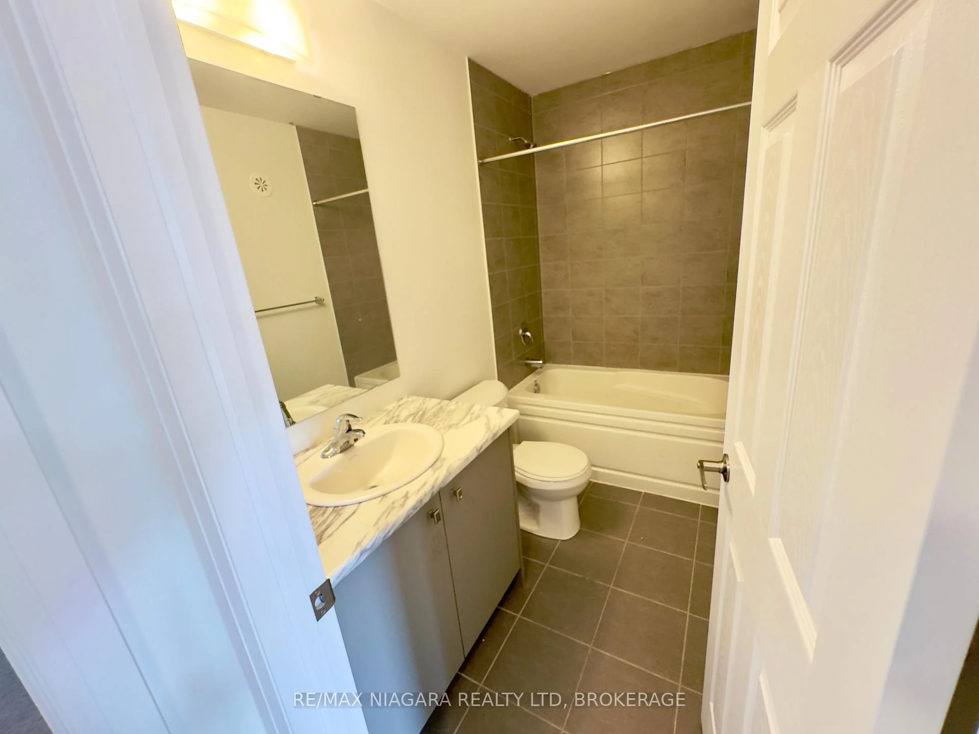 Photo 15 of 38 Pogie Drive, Welland, Dain City — HOMEH