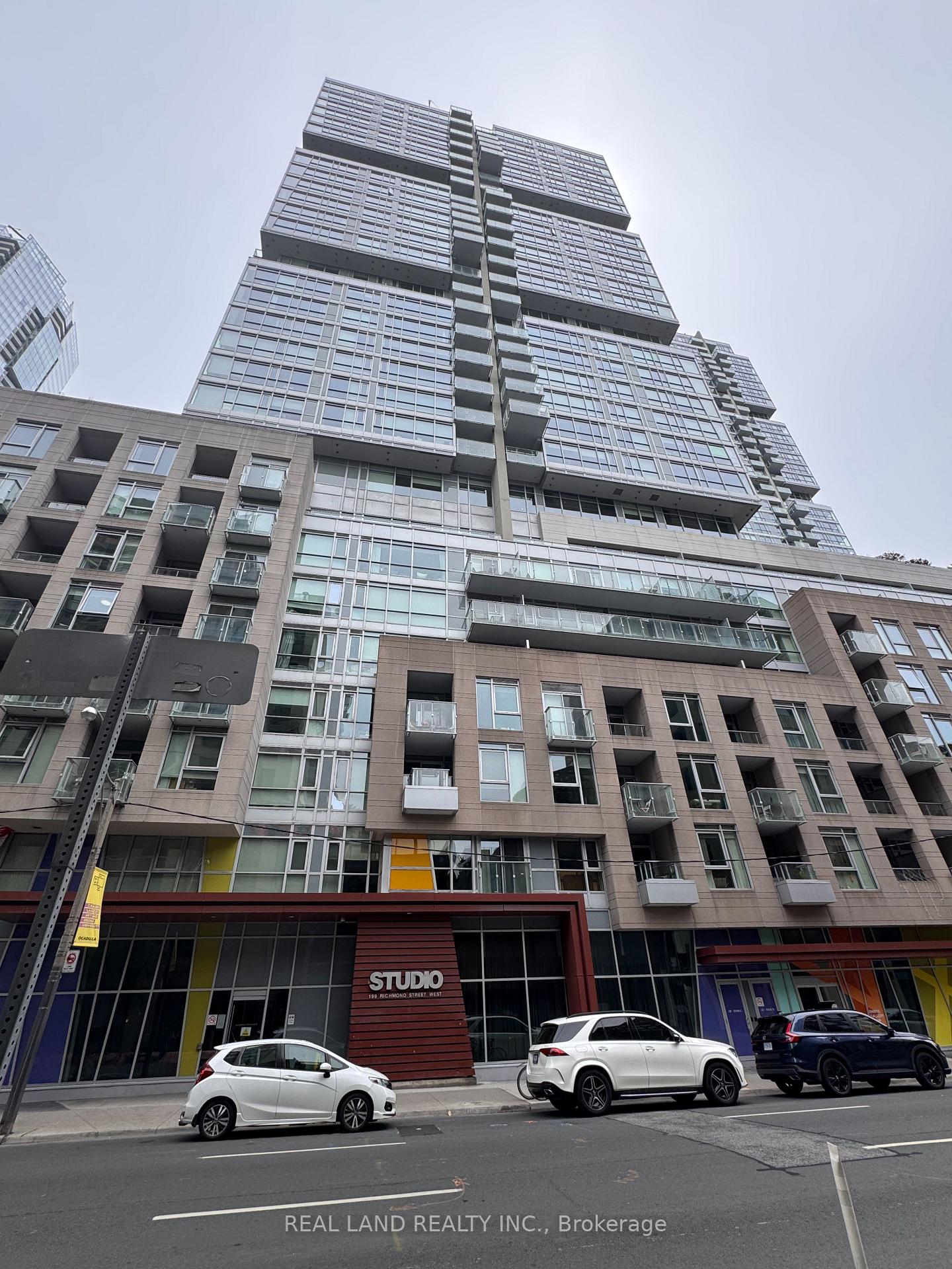 Front of Unit 1806, 199 Richmond Street W