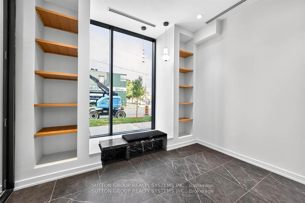Photo 3 of Unit 402, 6 Chartwell Road, Etobicoke, Stonegate-Queensway — HOMEH