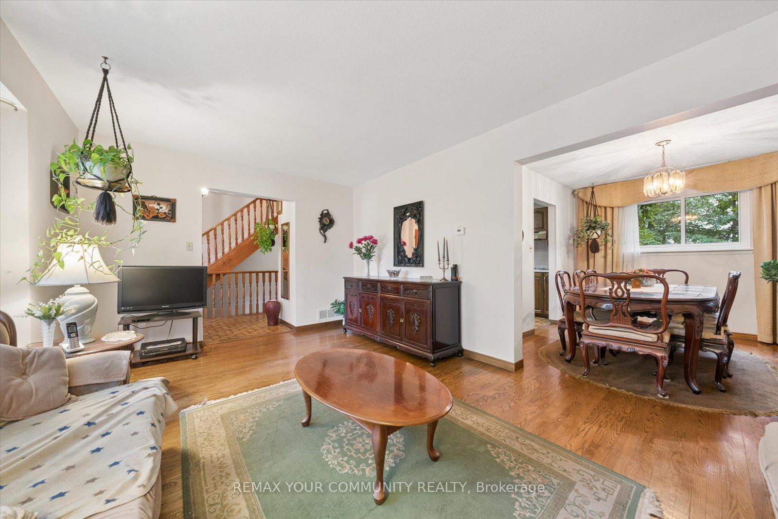Photo 7 of 31 Deloraine Drive, Brampton, Southgate — HOMEH