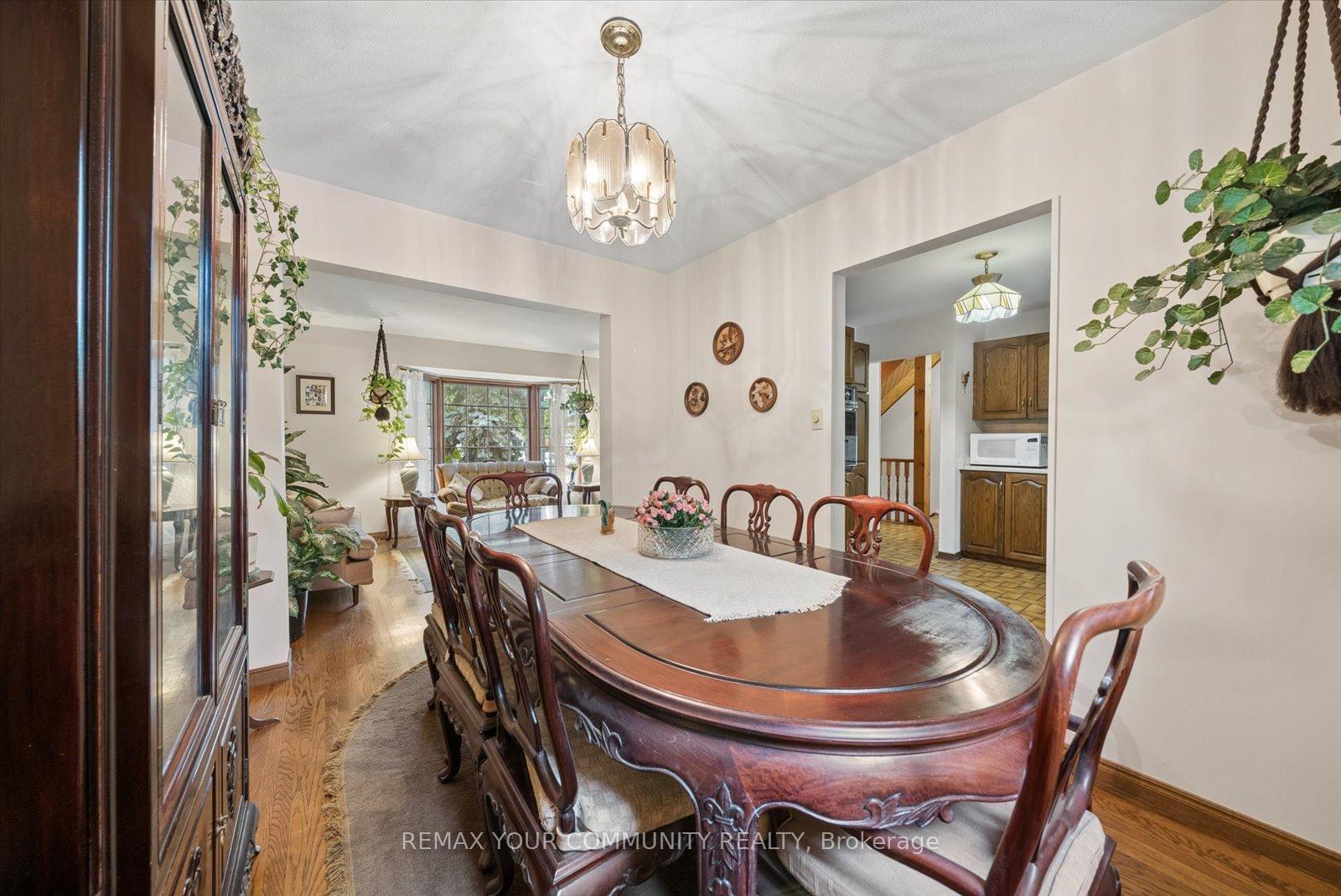 Photo 8 of 31 Deloraine Drive, Brampton, Southgate — HOMEH