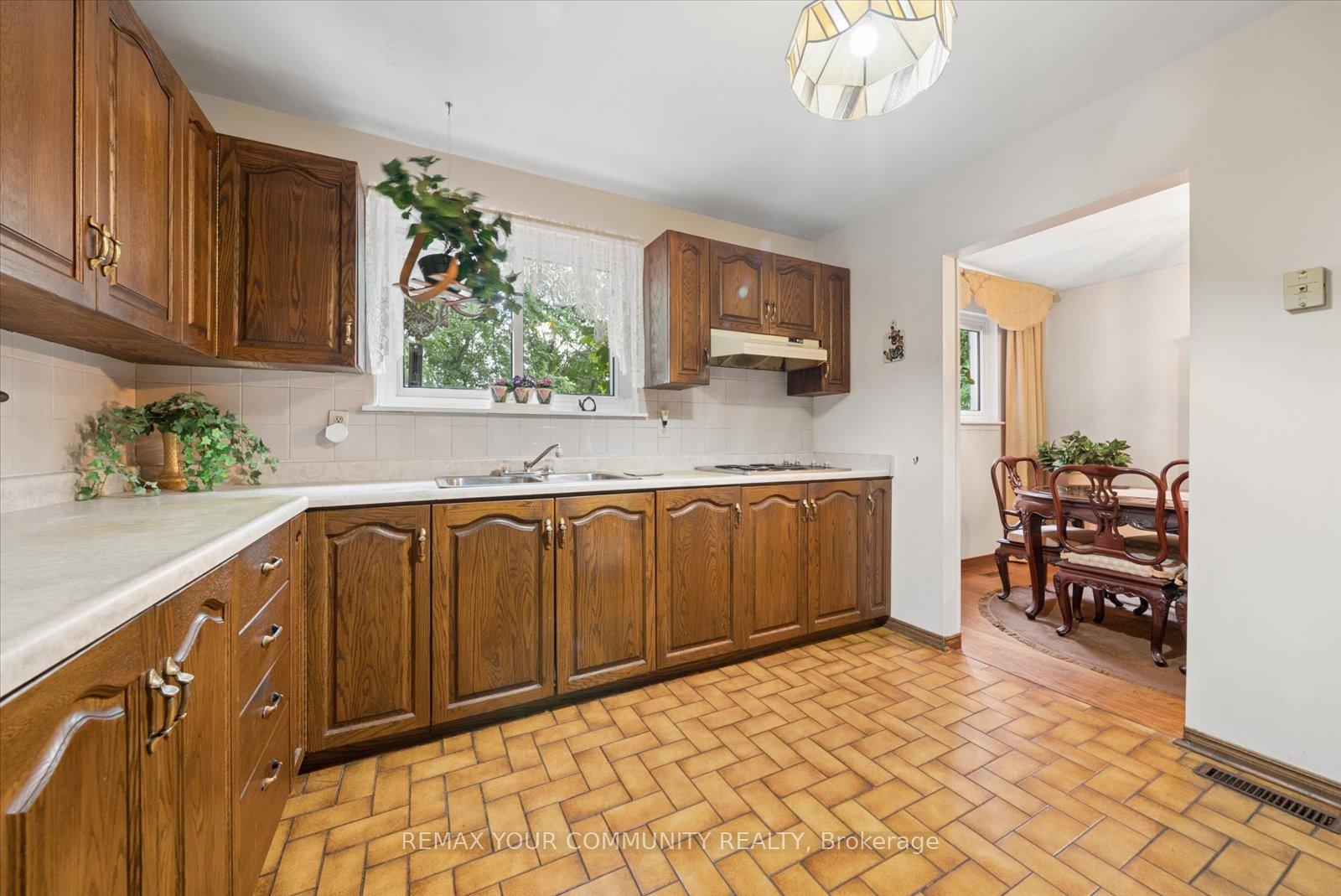 Photo 9 of 31 Deloraine Drive, Brampton, Southgate — HOMEH
